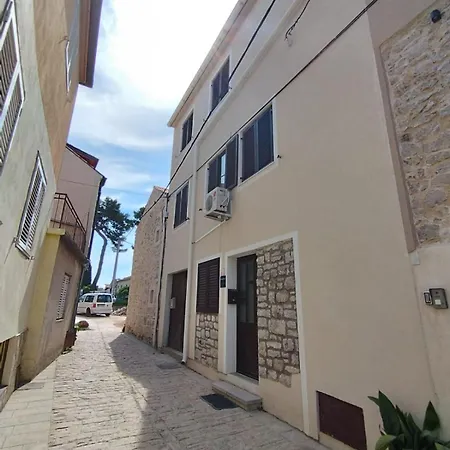 Tolic Apartment